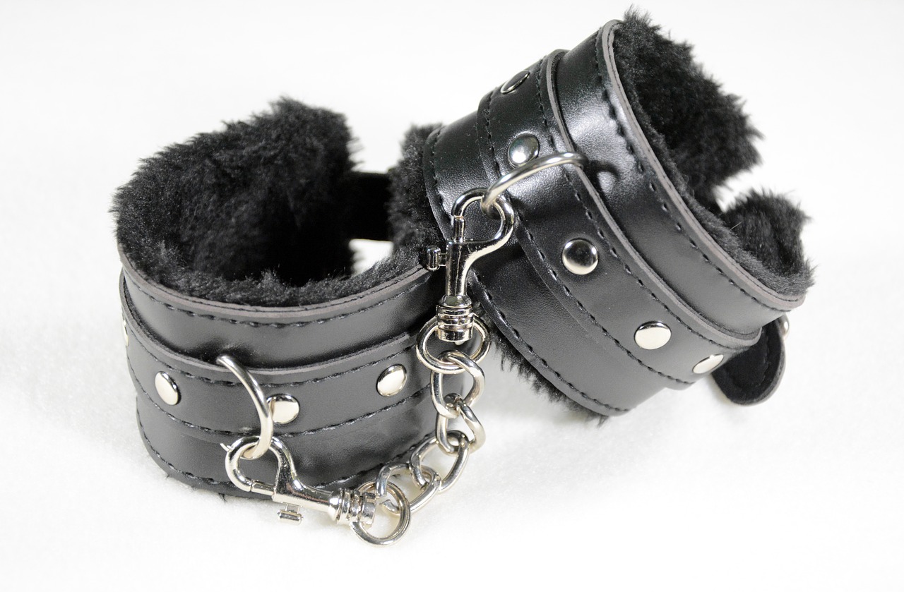 handcuffs-2773818_1280
